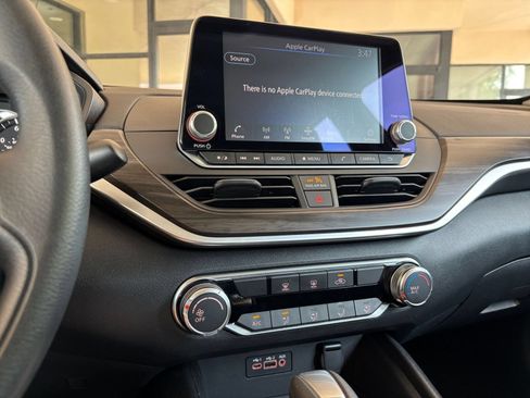 Used 2025 Nissan Altima 2.5 SV FWD image 17