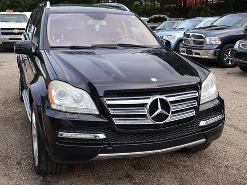 Used 2011 Mercedes-Benz GL 550 4MATIC image 2