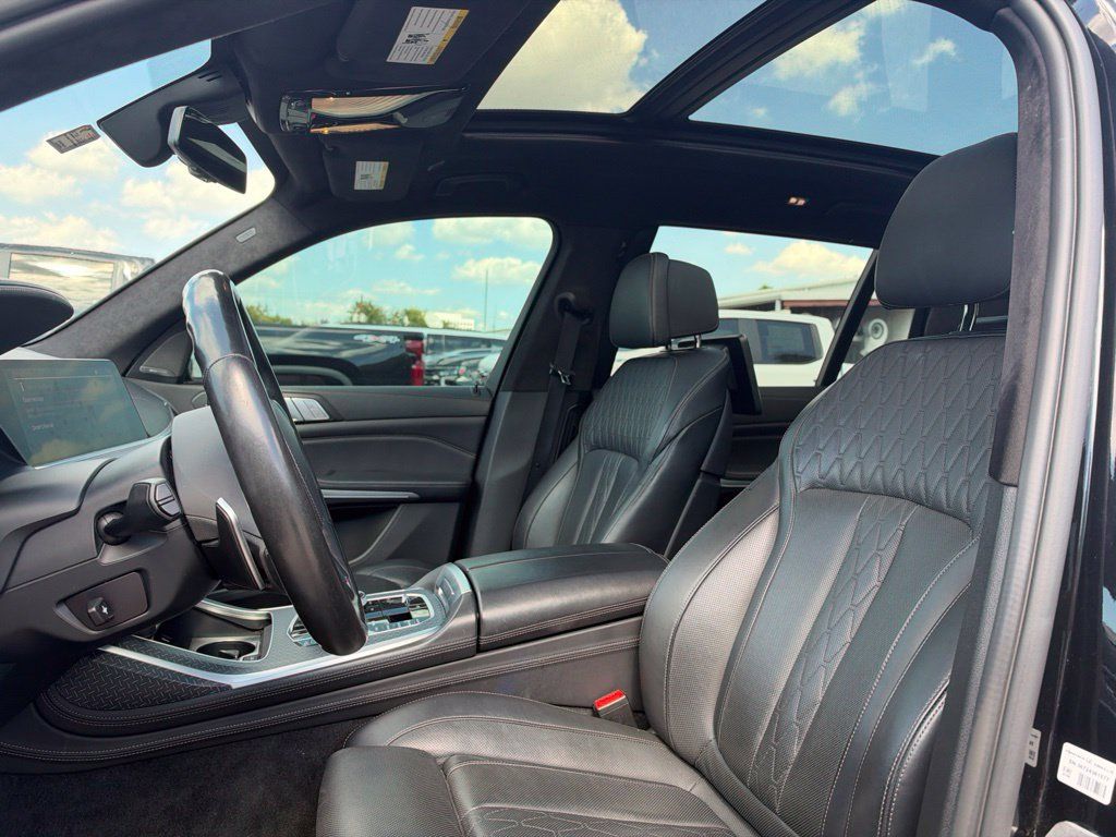 Used 2020 BMW X7 M50i w/ Dynamic Handling Package AWD/4WD image 7