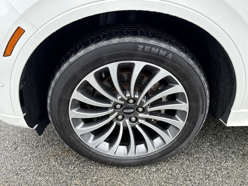 Used 2022 Lincoln Aviator Reserve w/ Equipment Group 201A AWD/4WD image 8