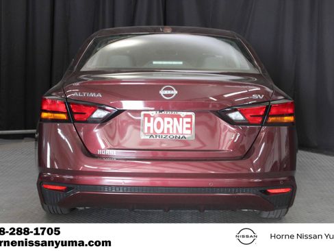 Used 2024 Nissan Altima 2.5 SV FWD image 14