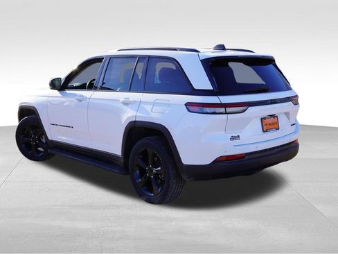 Certified 2023 Jeep Grand Cherokee Limited w/ Black Appearance Package image 7