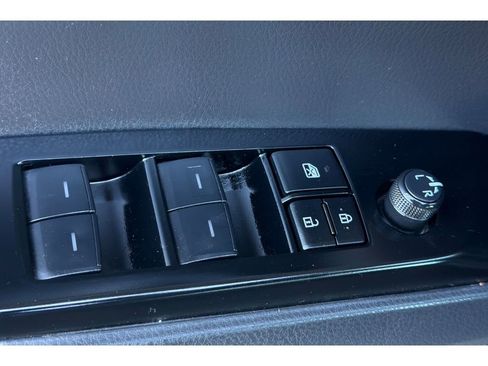 Used 2025 Toyota Camry SE FWD image 12