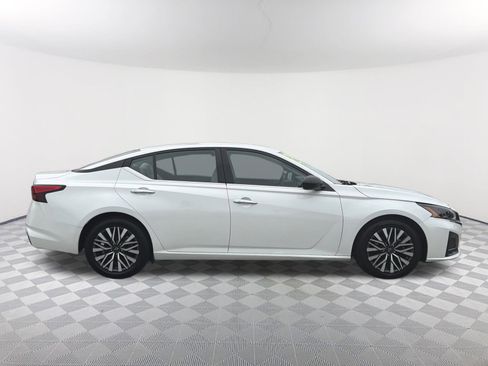 Used 2024 Nissan Altima 2.5 SV FWD image 20