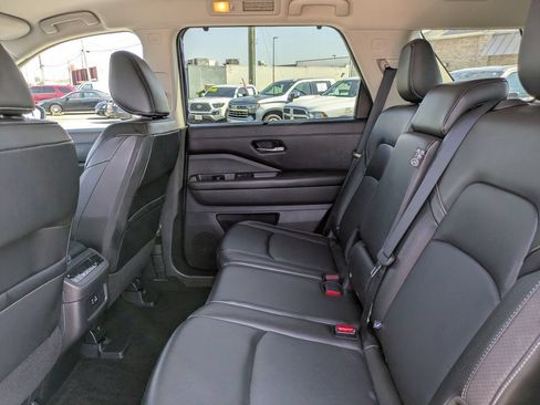Certified 2023 Nissan Pathfinder SL FWD image 14
