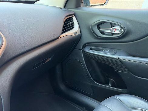 Used 2017 Jeep Cherokee Limited AWD/4WD image 14