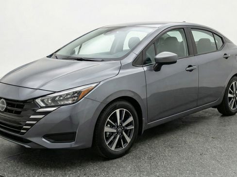 Used 2025 Nissan Versa SV image 3