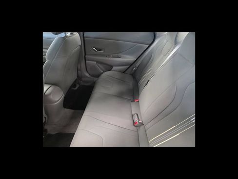Used 2022 Hyundai Elantra SEL w/ Convenience Package FWD image 17