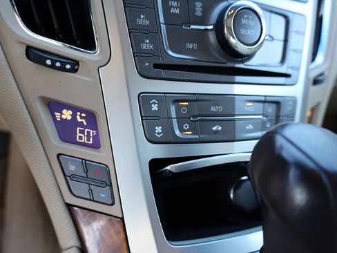 Used 2010 Cadillac CTS Luxury AWD/4WD image 26
