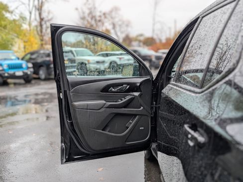 Used 2023 Chevrolet Traverse RS image 31