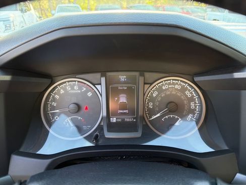 Used 2018 Toyota Tacoma TRD Sport w/ Technology Package image 23