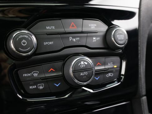 Used 2022 Chrysler 300 S RWD image 30