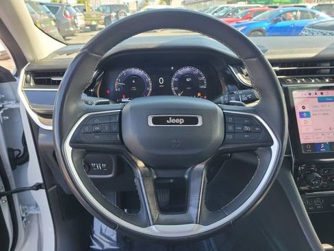 Used 2023 Jeep Grand Cherokee L Limited AWD/4WD image 25