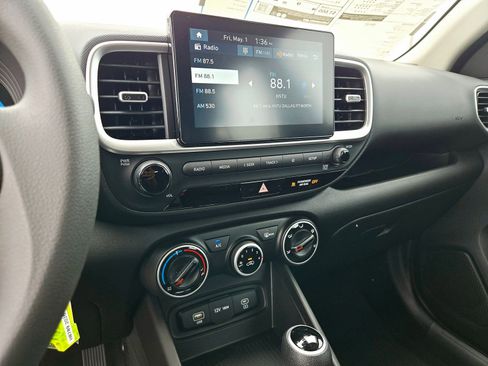 New 2026 Hyundai Venue SE FWD image 11