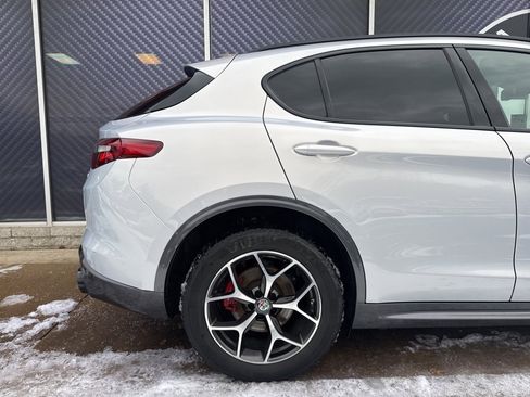 Used 2023 Alfa Romeo Stelvio Ti image 5