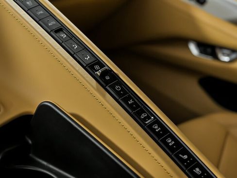 Used 2022 Chevrolet Corvette Stingray Premium Conv w/ Z51 Performance Package image 40