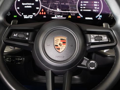 Certified 2024 Porsche Cayenne AWD/4WD image 16