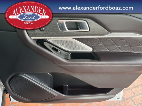 Used 2025 Ford Explorer Platinum w/ LUX Leather Package AWD/4WD image 15