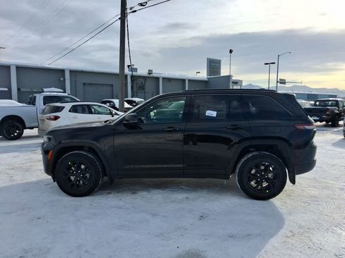 New 2026 Jeep Grand Cherokee Laredo image 5