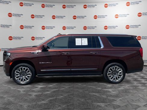 Used 2023 GMC Yukon XL Denali Ultimate AWD/4WD image 2