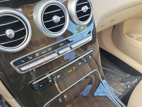 Certified 2022 Mercedes-Benz GLC 300 image 17