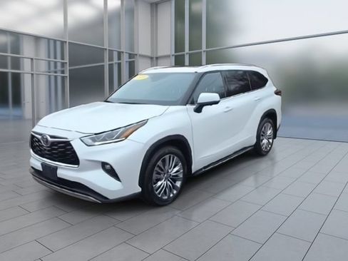 Used 2023 Toyota Highlander Platinum AWD/4WD image 4