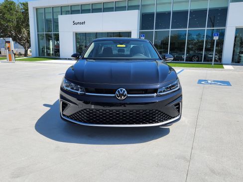 New 2025 Volkswagen Jetta SEL image 2