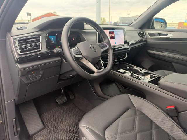 Used 2026 Volkswagen Atlas Cross Sport SE w/ Panoramic Sunroof Package FWD image 18