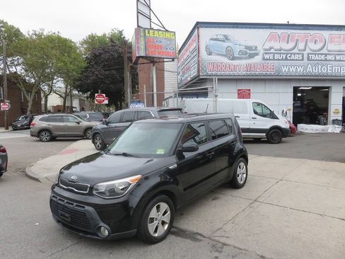 Used 2015 Kia Soul FWD image 2