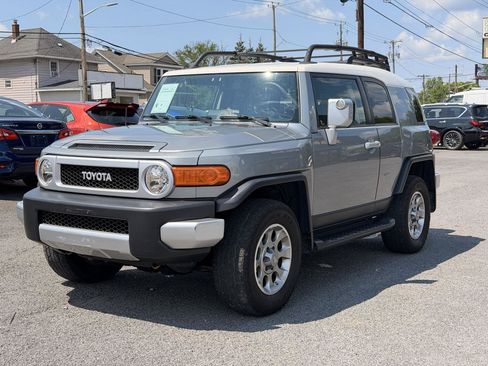 Used 2012 Toyota FJ Cruiser 4WD w/ Upgrade Pkg image 3