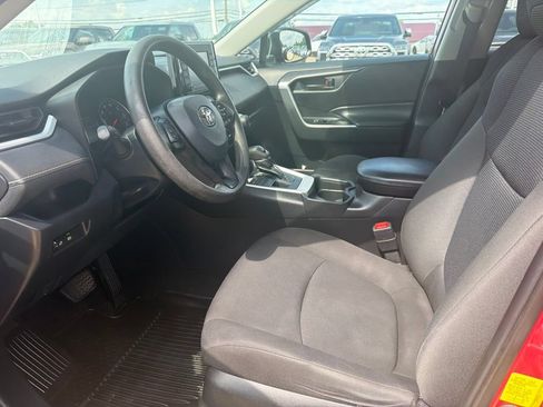 Used 2021 Toyota RAV4 LE AWD/4WD image 18