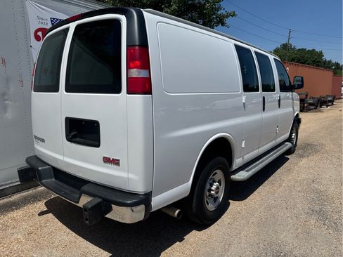 Used 2024 GMC Savana 2500 w/ Driver Convenience Package RWD image 3