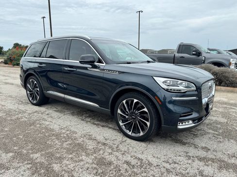 Used 2023 Lincoln Aviator Reserve w/ Equipment Group 201A RWD image 9
