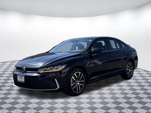 Used 2025 Volkswagen Jetta SE FWD image 3