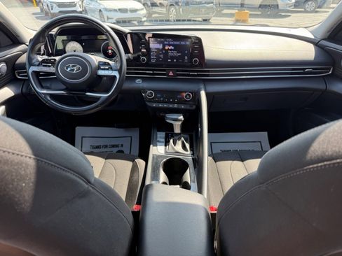 Used 2021 Hyundai Elantra SEL w/ Convenience + Premium Package image 10