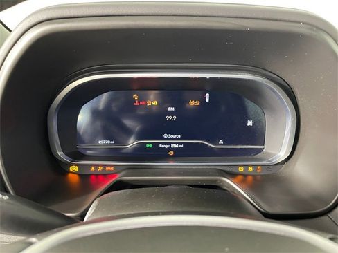 Used 2023 GMC Yukon SLT w/ SLT Luxury Package image 5