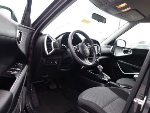 Used 2022 Kia Soul LX image 15