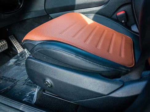 Used 2025 Mercedes-Benz GLC 350e 4MATIC image 34