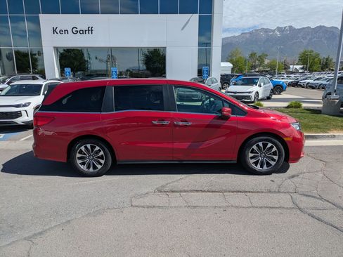 Used 2022 Honda Odyssey EX-L image 2
