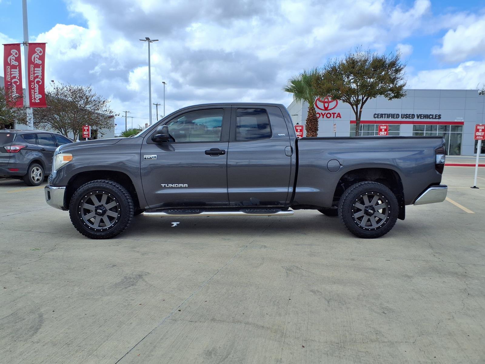 Used 2017 Toyota Tundra SR5 w/ SR5 Upgrade Package AWD/4WD image 8