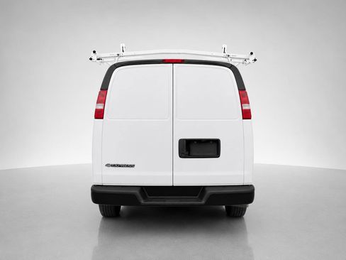 Used 2017 Chevrolet Express 2500 Extended RWD image 4
