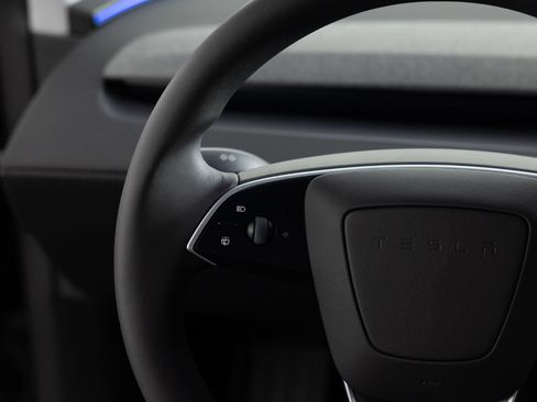 Used 2026 Tesla Model Y AWD image 30
