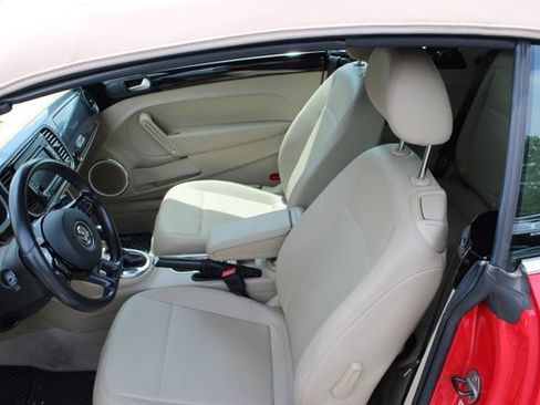 Used 2013 Volkswagen Beetle Turbo 60's Edition FWD image 5
