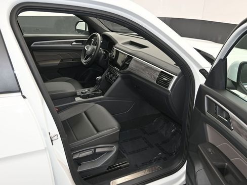 Used 2023 Volkswagen Atlas Cross Sport SE image 10