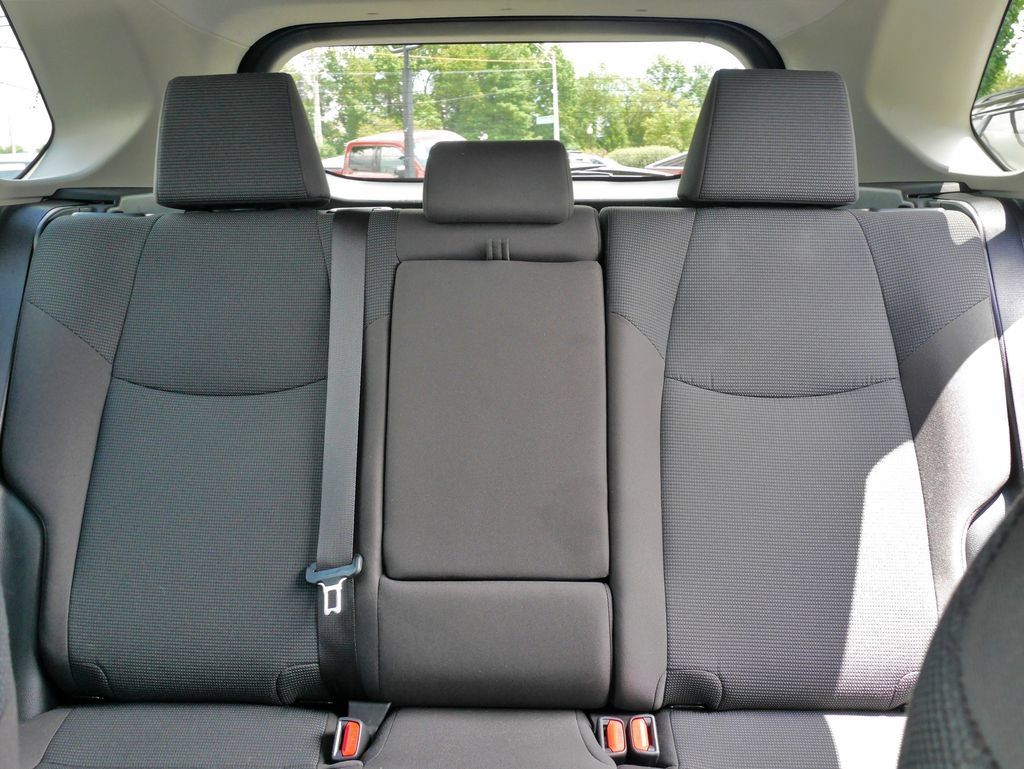 Used 2025 Toyota RAV4 LE AWD/4WD image 30
