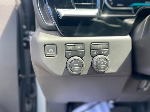Used 2026 Chevrolet Silverado 1500 LT Trail Boss w/ Convenience Package II AWD/4WD image 29