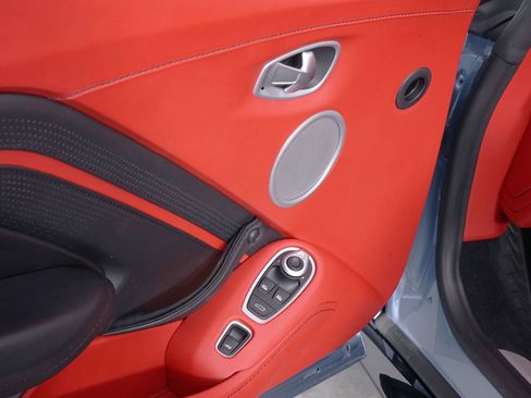 Used 2021 Aston Martin V8 Vantage Base image 33
