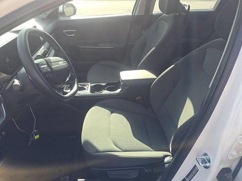 Used 2025 Kia K4 FWD image 3