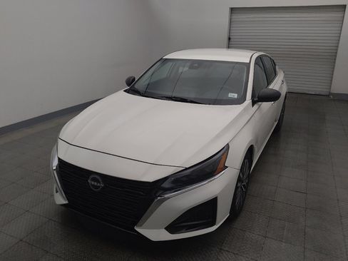 Used 2025 Nissan Altima 2.5 SV FWD image 15