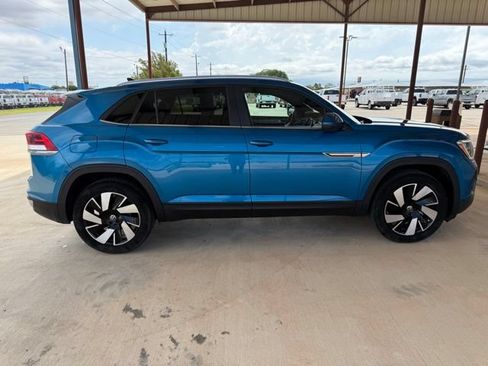 Used 2024 Volkswagen Atlas Cross Sport SE FWD image 9